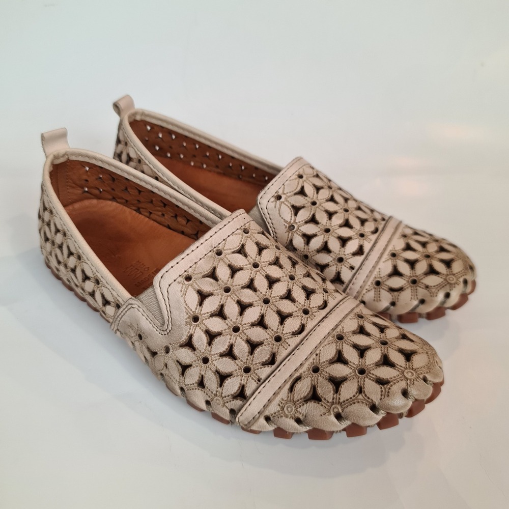 Spring Step FlowerFlow Beige Leather Floral Laser Cut Loafers Womens 36 Comfort